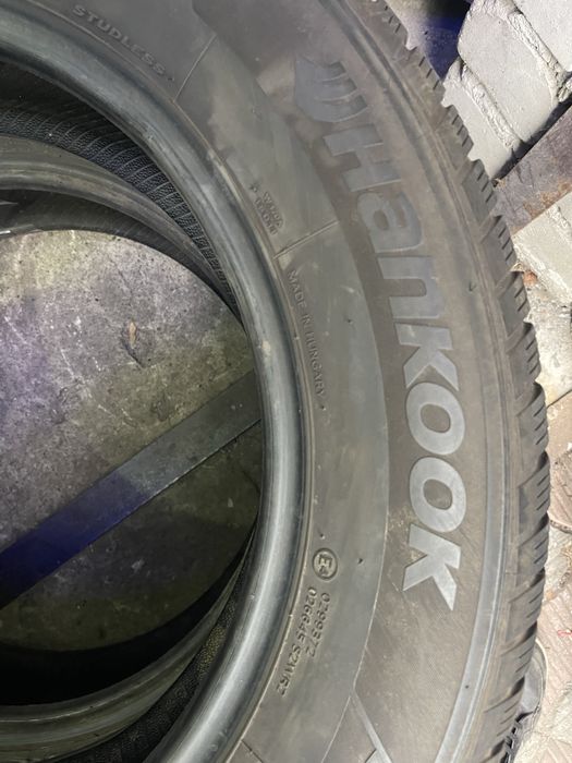 Шины 215/65 R17 Hankook б/у пара зима 6мм U7