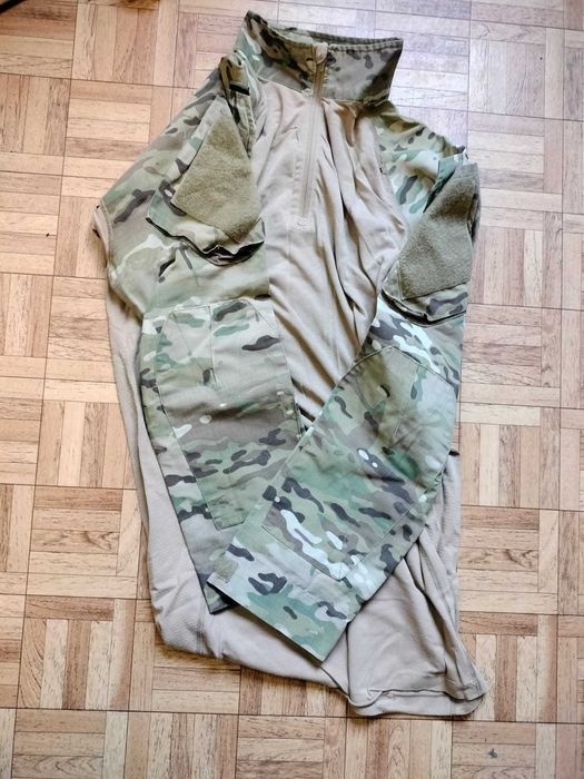 Combat-Shirt e Luvas