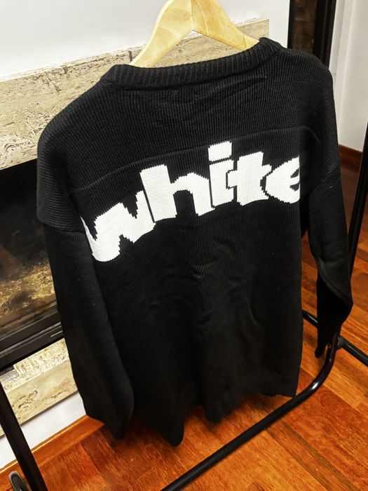 Off white sweter