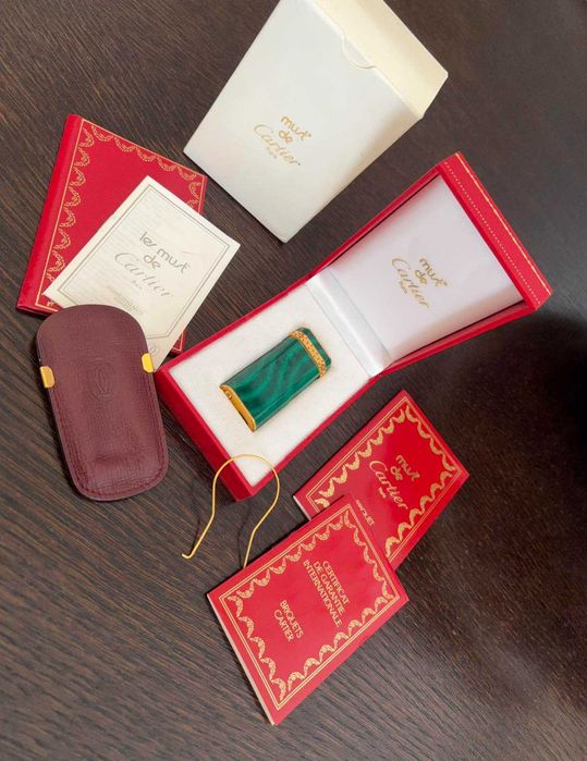 Зажигалка Cartier Panthere покрытие лак  с золотой фурнитурой