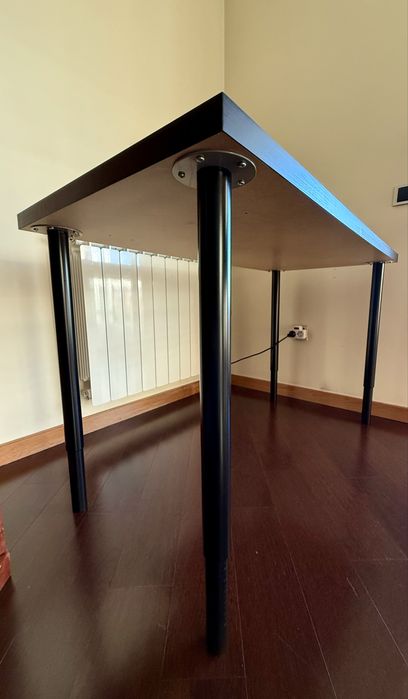 Mesa c/ Perna Regulável