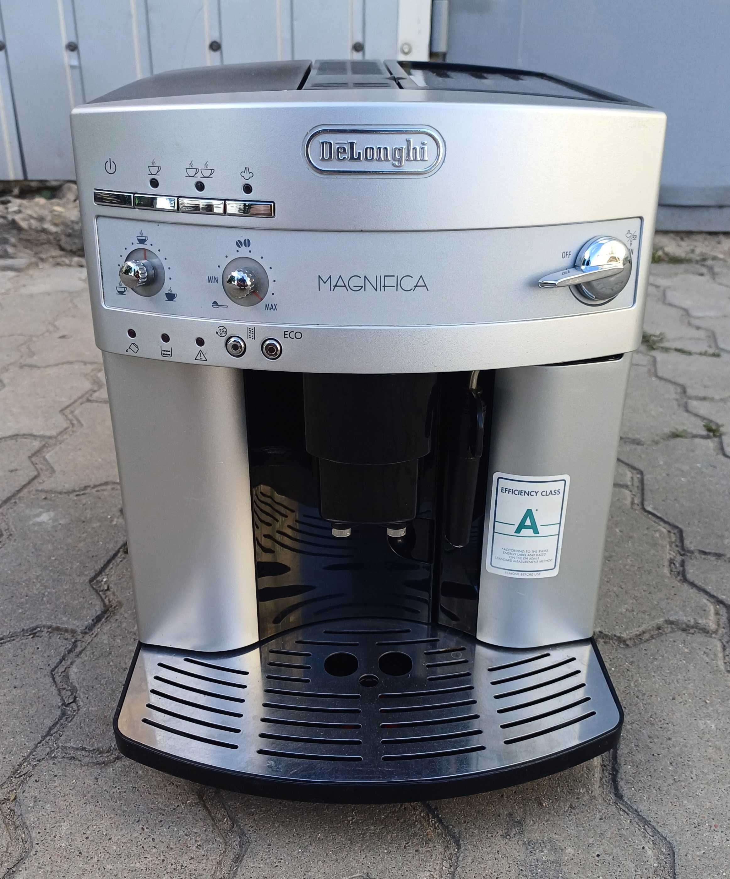 Кавомашина кавоварка DeLonghi ESAM 3200 S Magnifica б/в срібна