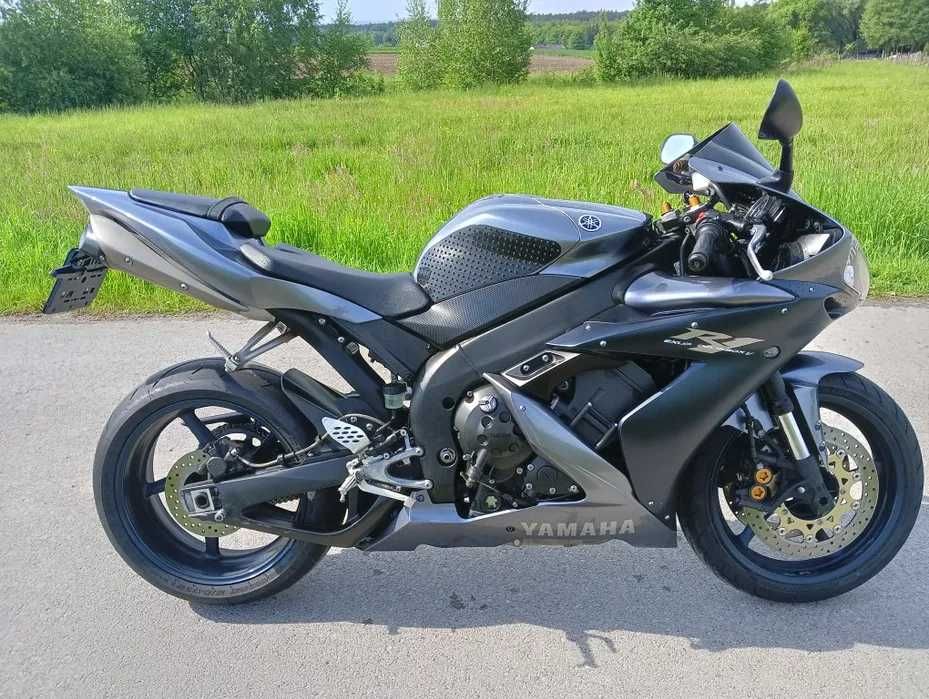 Yamaha R1 rn12 2004