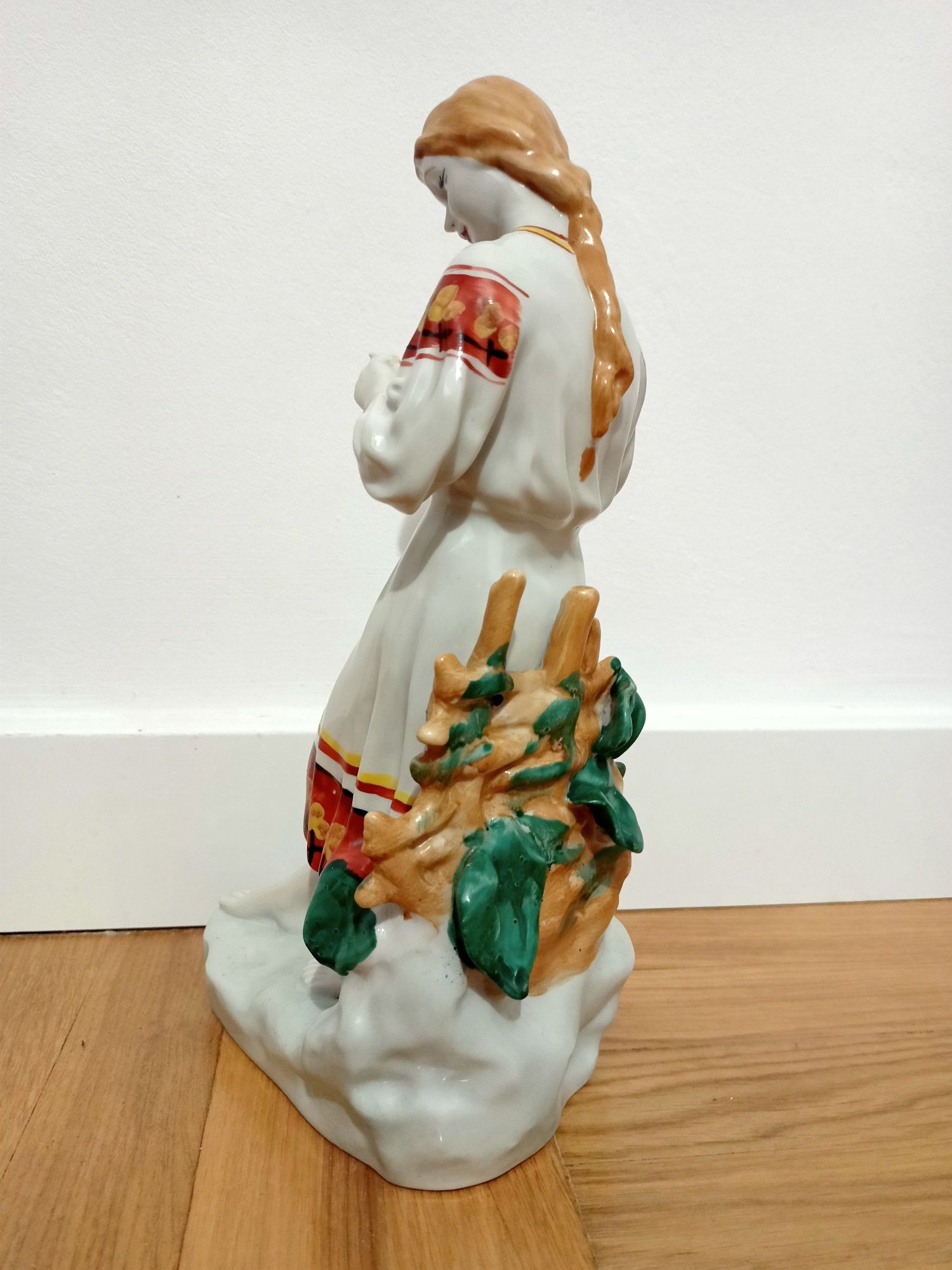 Figurka porcelanowa dziewczyna Płonne lata 70.