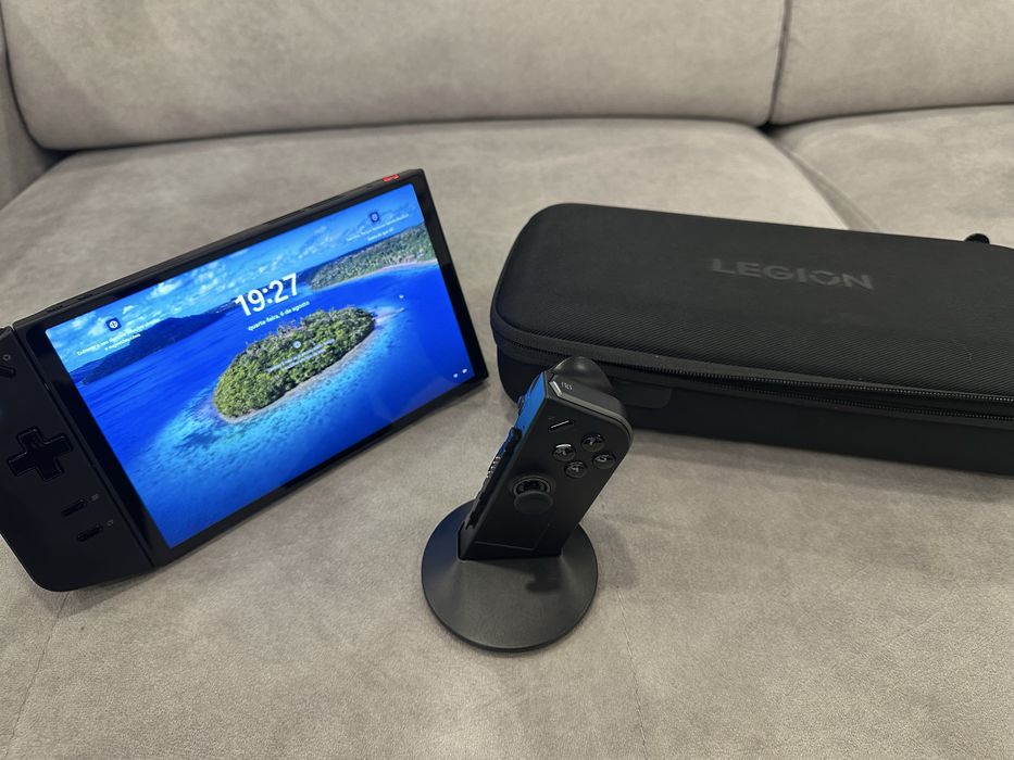 Lenovo Legion Go — Como Nova + Bolsa de Transporte Incluída