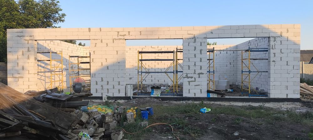 Каменщики. Строительные работы: кладка шлакоблока, кирпича, газоблока.