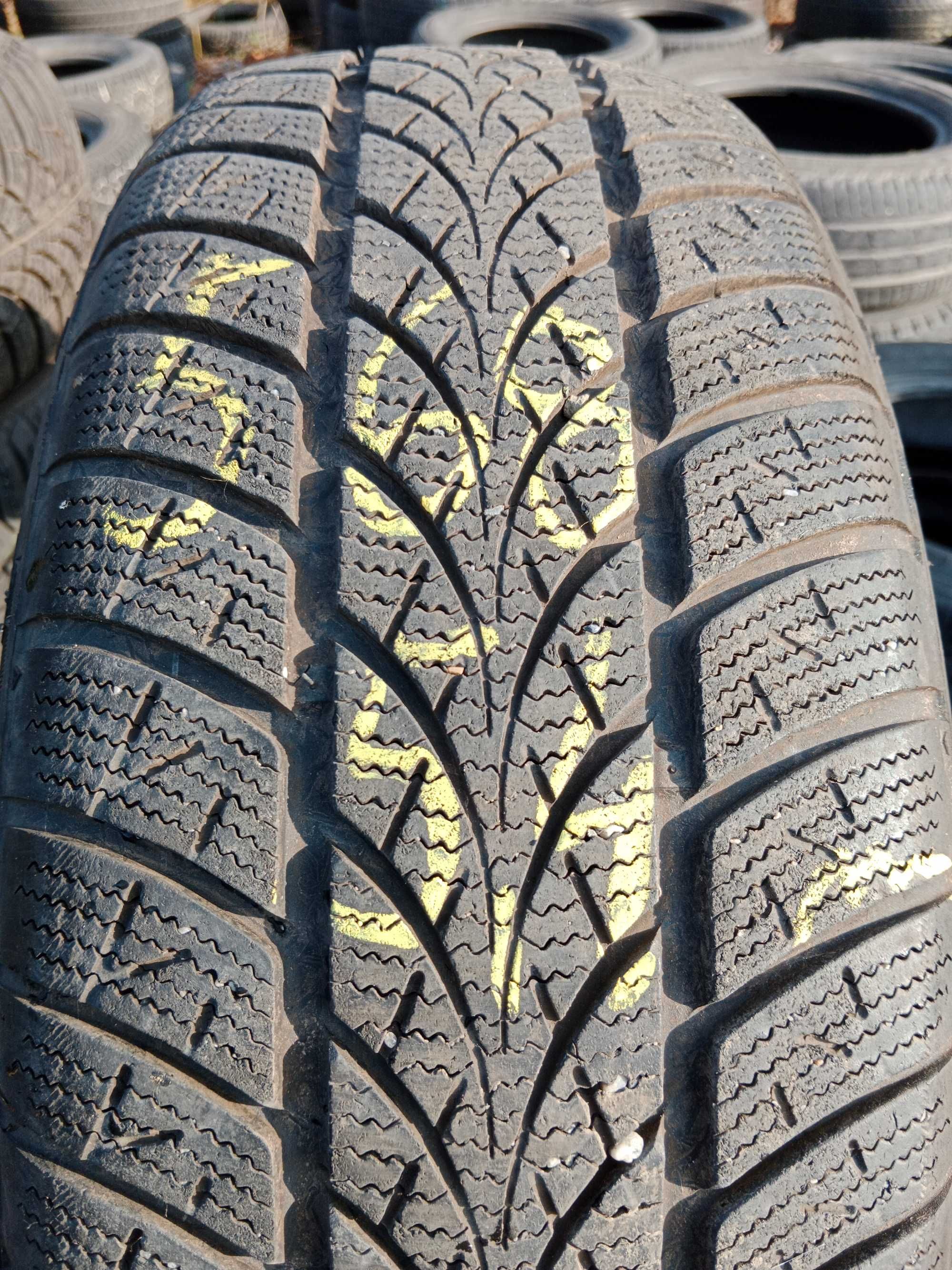 Opona używana zimowa 185/60R15 Triangle Winter X TW401 1szt.