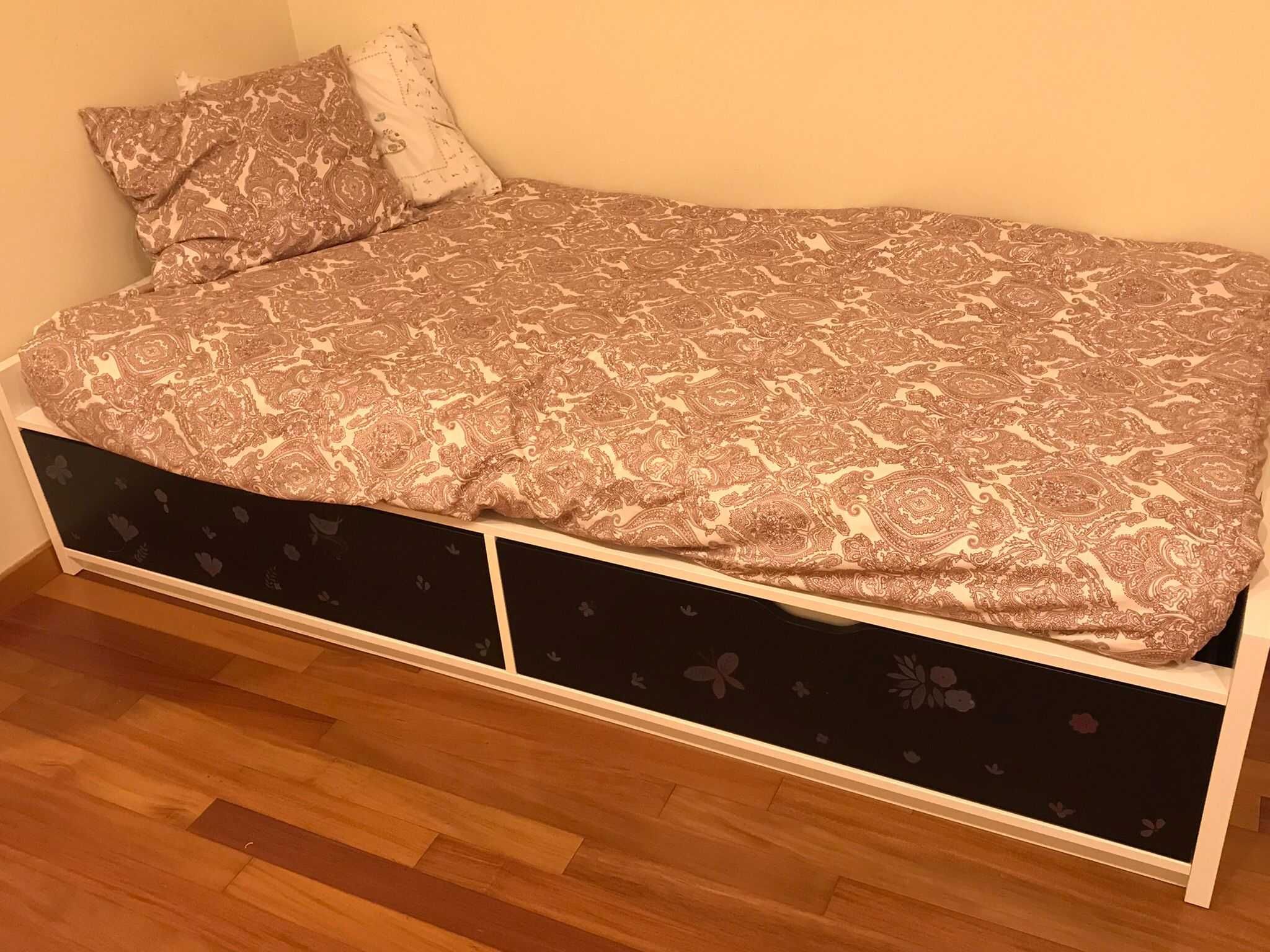 Cama Ikea com gavetas