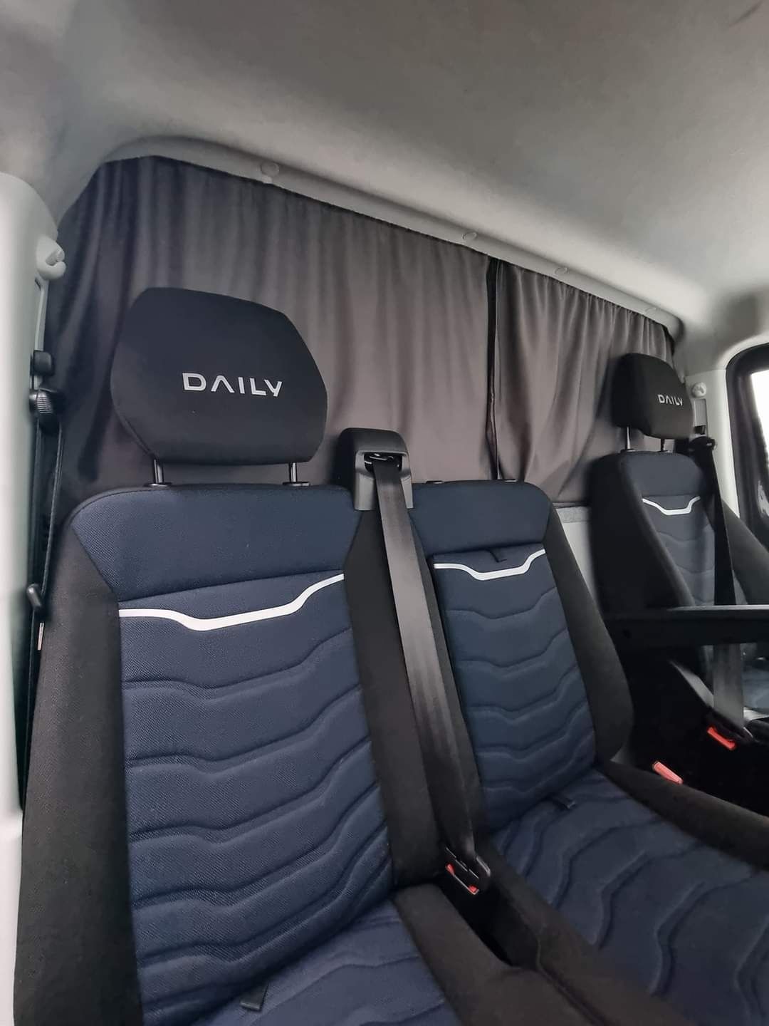 Łóżko do busa na ściane grodziową do busa Iveco Daily Ducato Boxer Mas