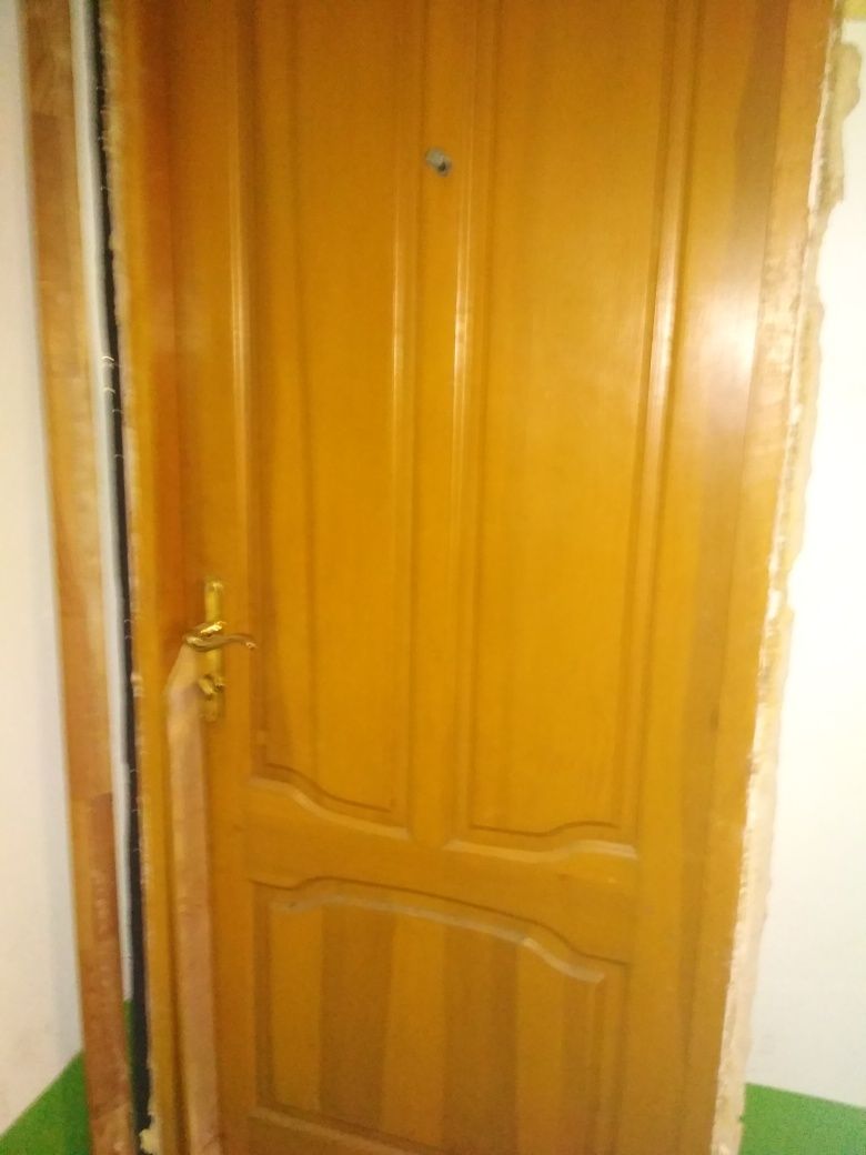 Двері дерев'яні  з коробкою