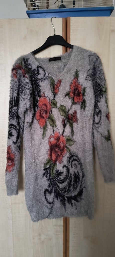 Sweter puchacz w kwiaty,r.M/L