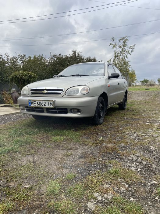 Автомобіль на ходу є сліди експлуатації