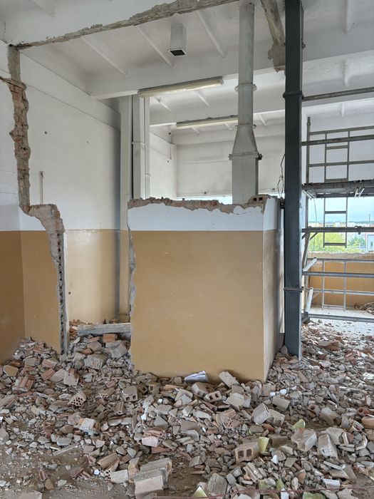 Rozbiórki, Wyburzenia, Kucie ścian, skuwanie tynków, Demontaż, Wywóz