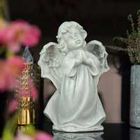 Aniołek stojący modlący anioł figurka gipsowa szary