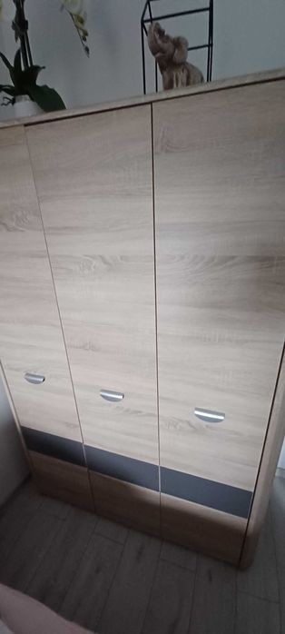 Sprzedam Szafę 3- drzwi