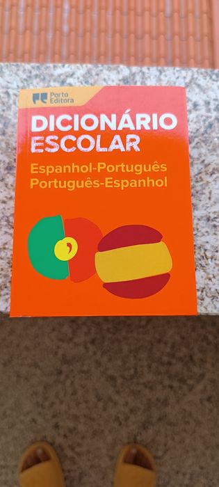 Vendo dicionário espanhol português novo
