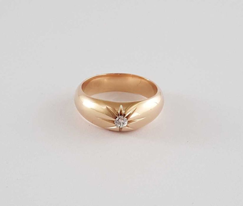 Złoty sygnet próby 3 z diamentem około 0,13 ct z lat 1920 / 31