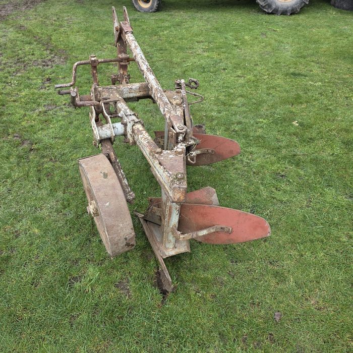 Плуг 2 корпусний з Польші