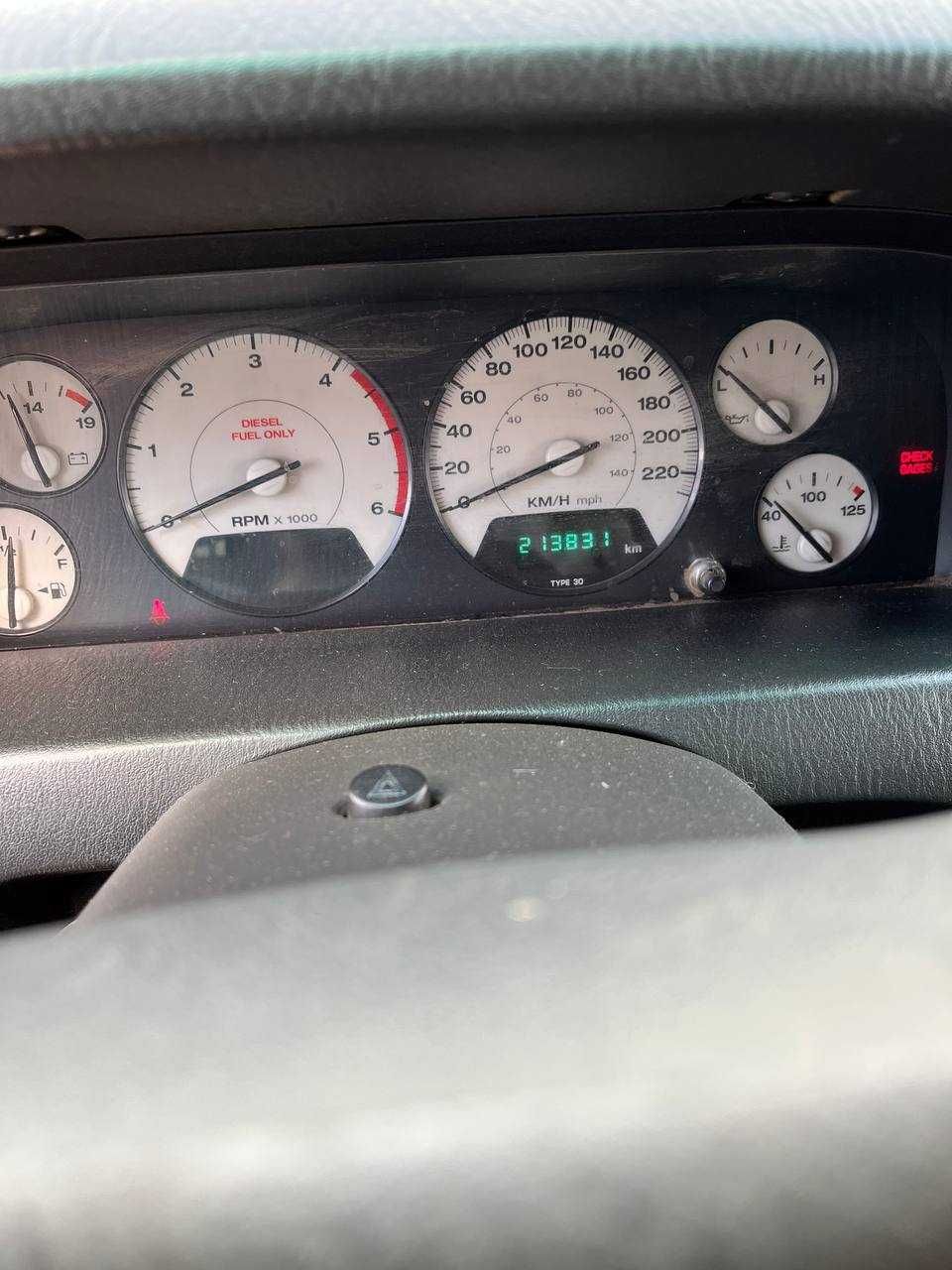 Jeep Grand Cherokee 2003 року з 2.7-літровим дизельним двигуном
