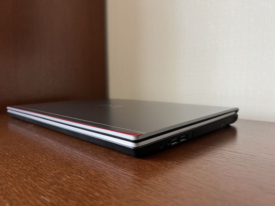 Ноутбук Fujitsu Lifebook E753 привезений з Німеччини