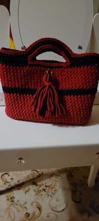 Piękna ręcznie wykonana czerwona torebka