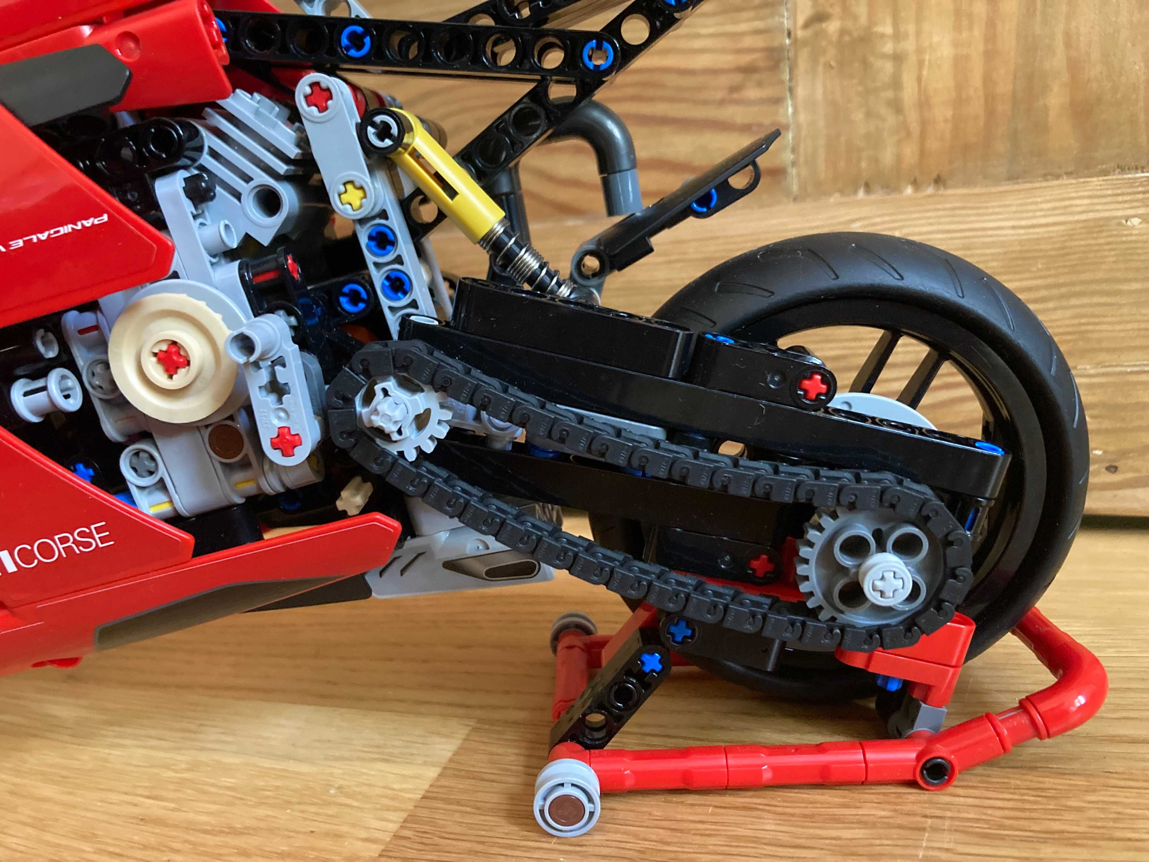 LEGO Technic 42107 - Ducati Panigale V4R