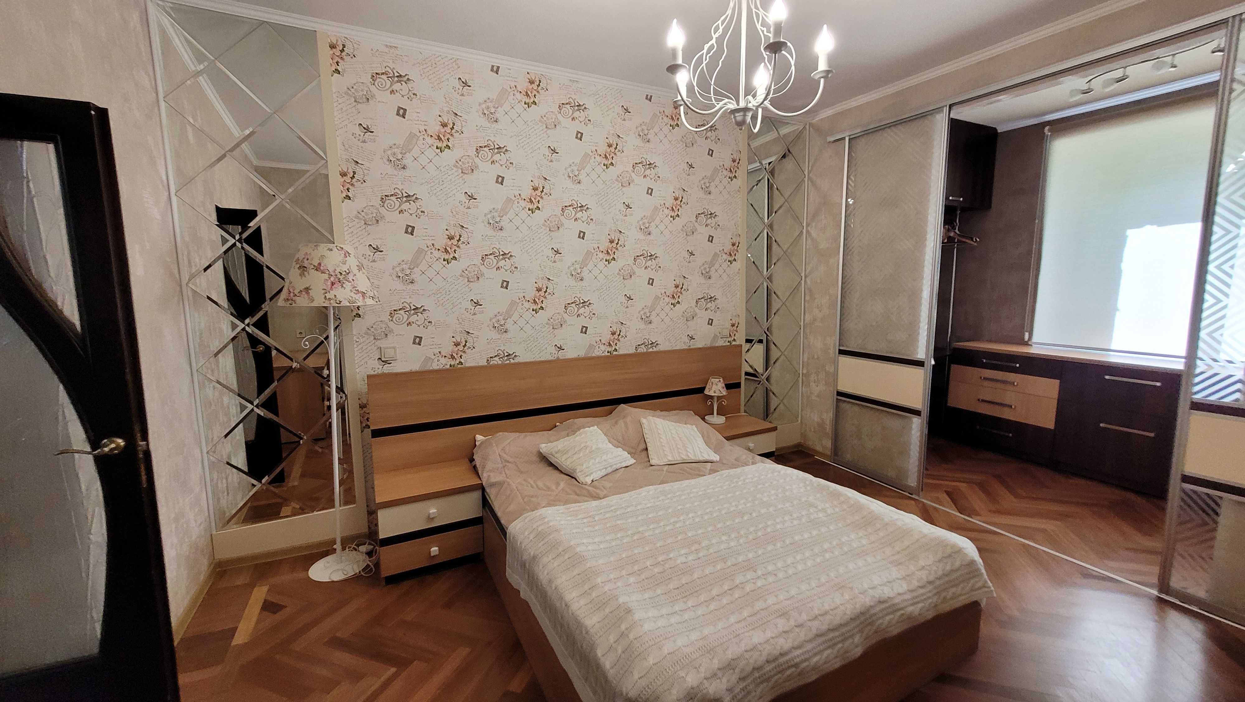 Сдам 4 комнатную квартиру 2/4 проспект Героев Украины 28