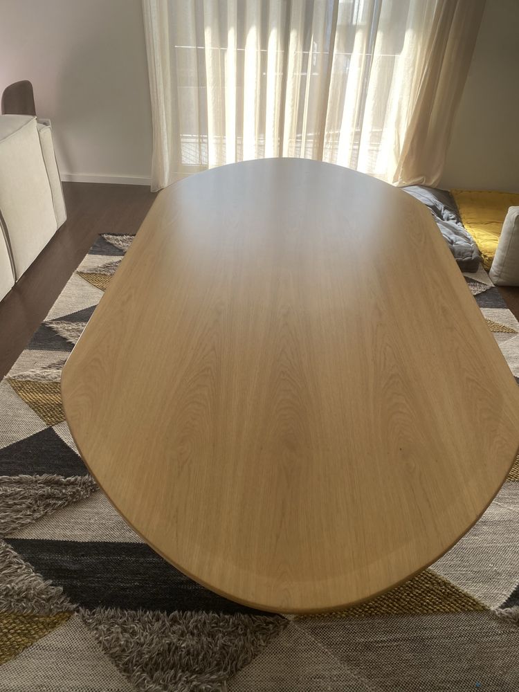 Mesa de Jantar Oval