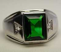 Srebrny pierścionek prostokątny zielony kamień  R.29.