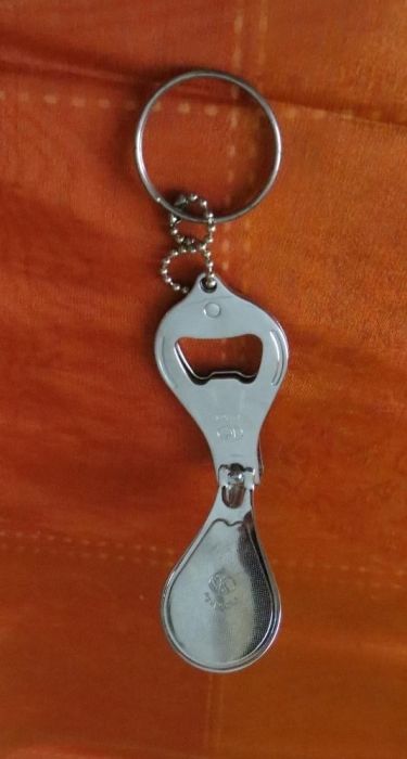 Porta chaves Cristo Rei c/ abre cápsulas e corta unhas