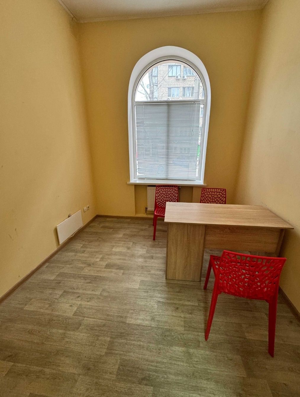 Центр города Адм.Макарова 50м.от Соборной. 100м 25000грн