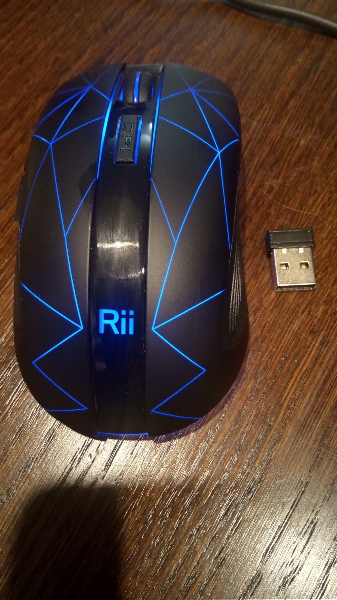 Bezprzewodowa myszka Rii RGB