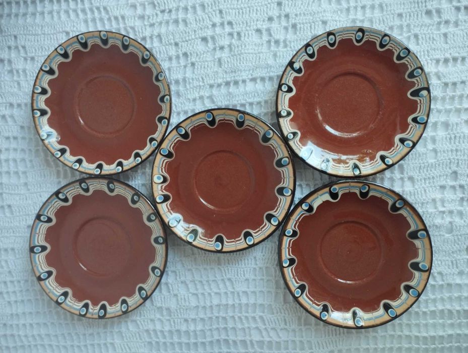 Ceramika bułgarska filiżanki i spodeczki