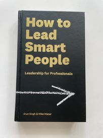 Książka „How to lead smart people” A. Singh, M. Mister