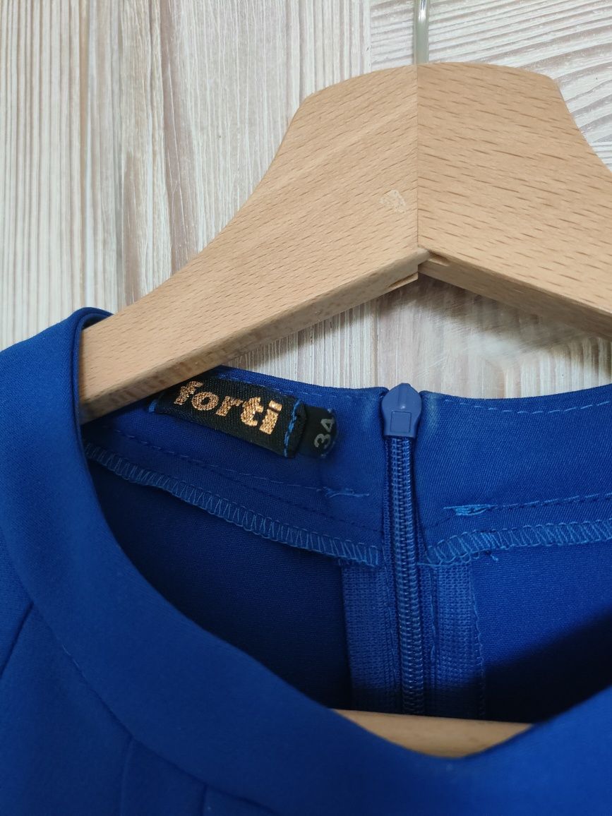 Sukienka rozkloszowana halter dekolt U
