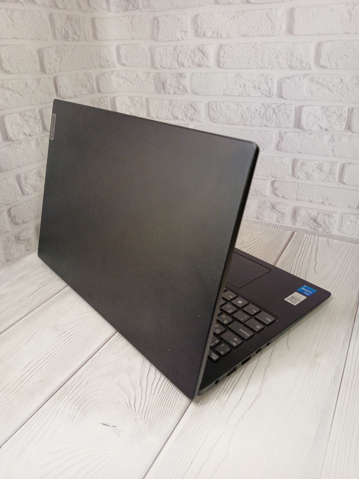 Ноутбук Lenovo V15 G4 IAH i5-12500H 12 ядер Iris Xe Graphics 2Gb