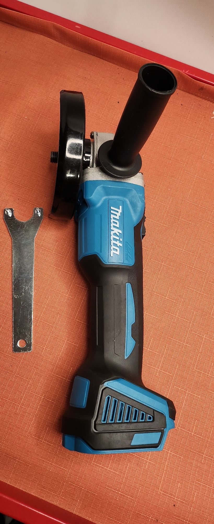 Szlifierka kątowa Makita DGA 404