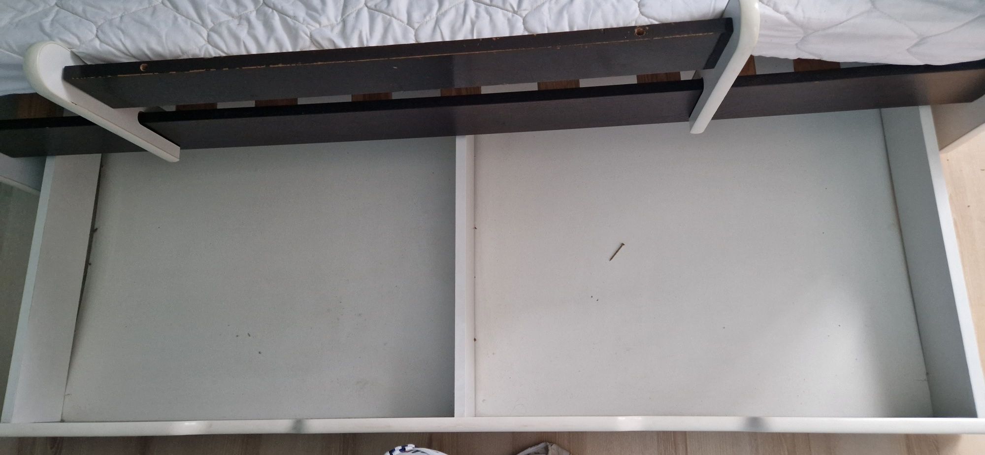 Łóżko dziecięce z barierką, materacem i szufladą 140x70