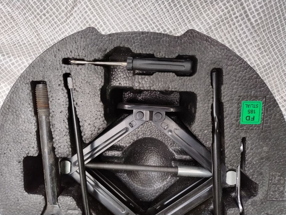 Hyundai i30 1 zestaw lewarek klucz podnośnik ucho śrubokręt wysyłka