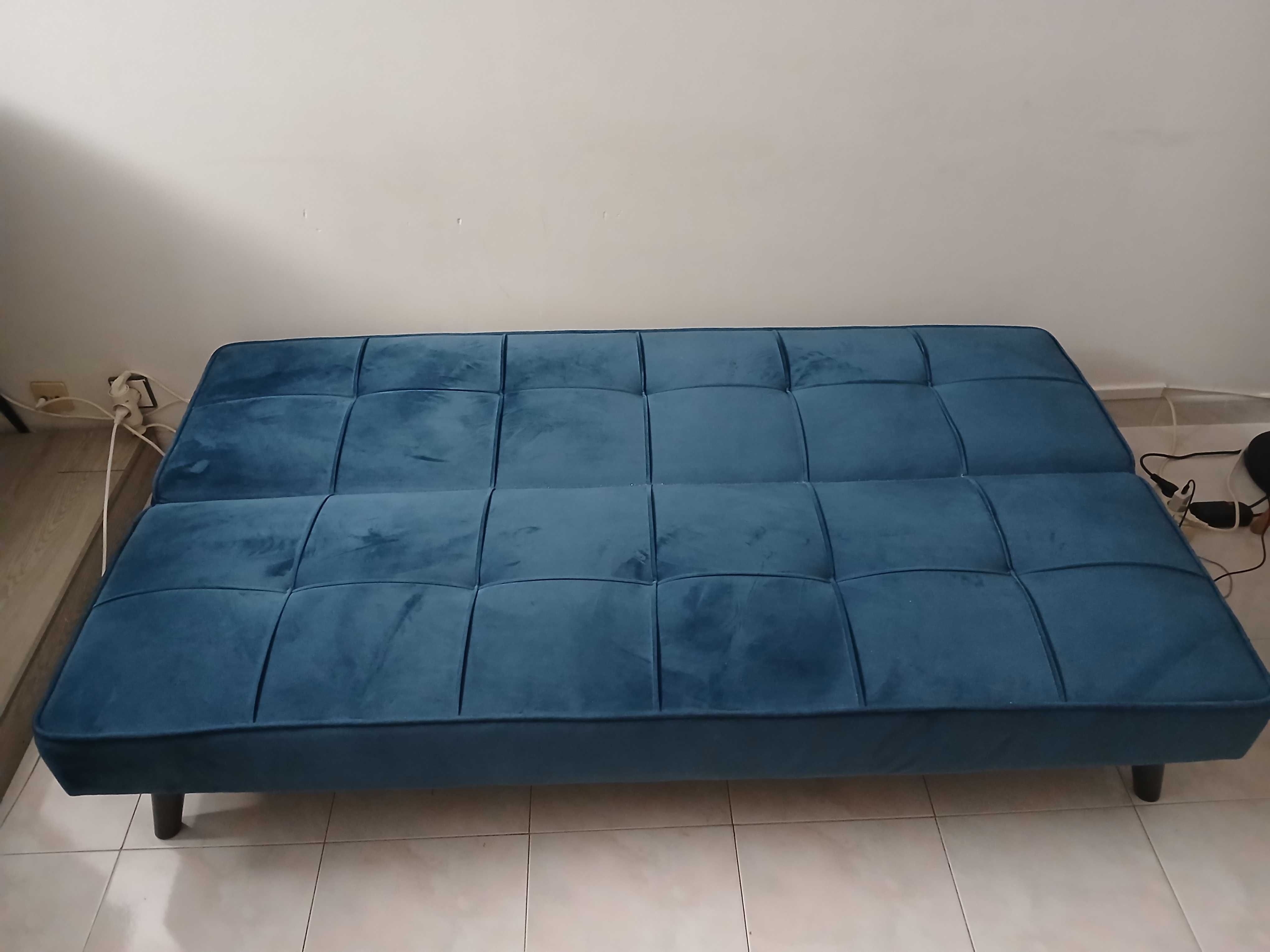 Sofá-cama como novo só 50 euros