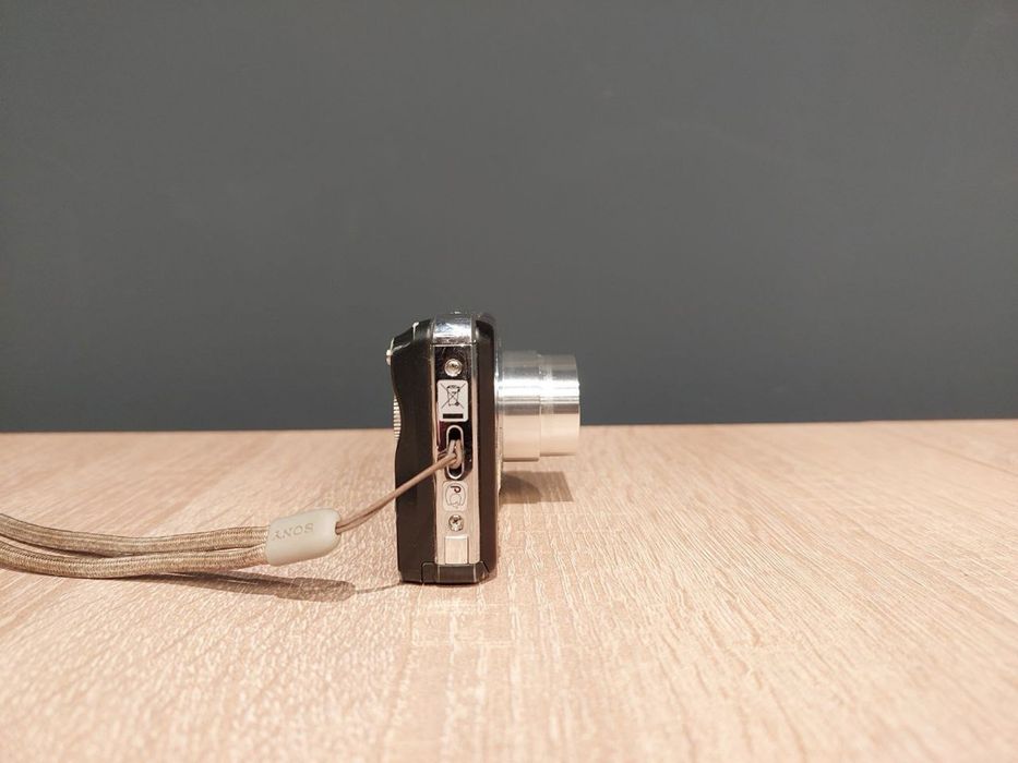 Sony Cyber-shot DSC-W220 цифровий фотоапарат