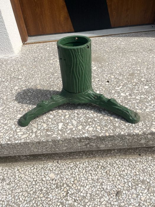Żeliwny,zabytkowy stojak na choinke