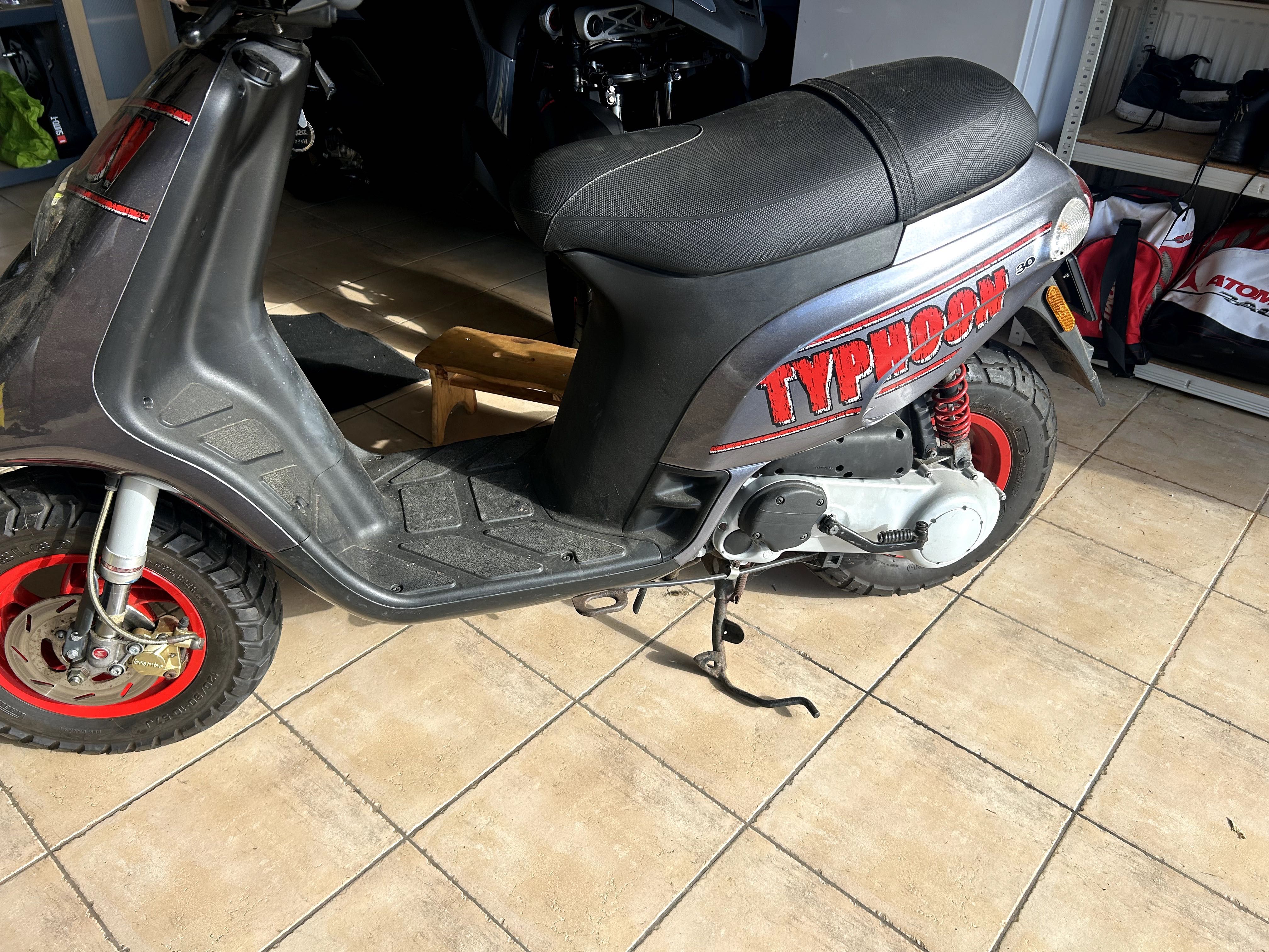 PIAGGIO Typhoon 2004 rok super stan
