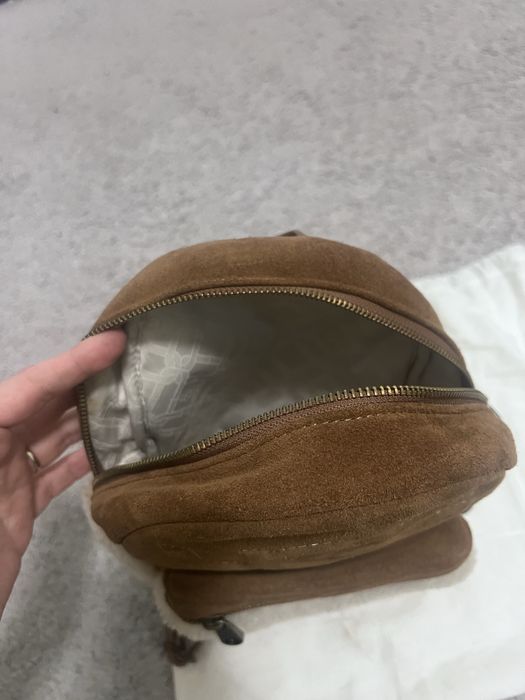 Оригінальний рюкзак UGG з натуральної замші та овчини