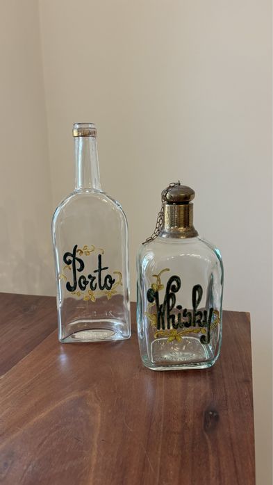 Garrafas de Vidro Antigas Pintadas à Mão – Porto & Whisky