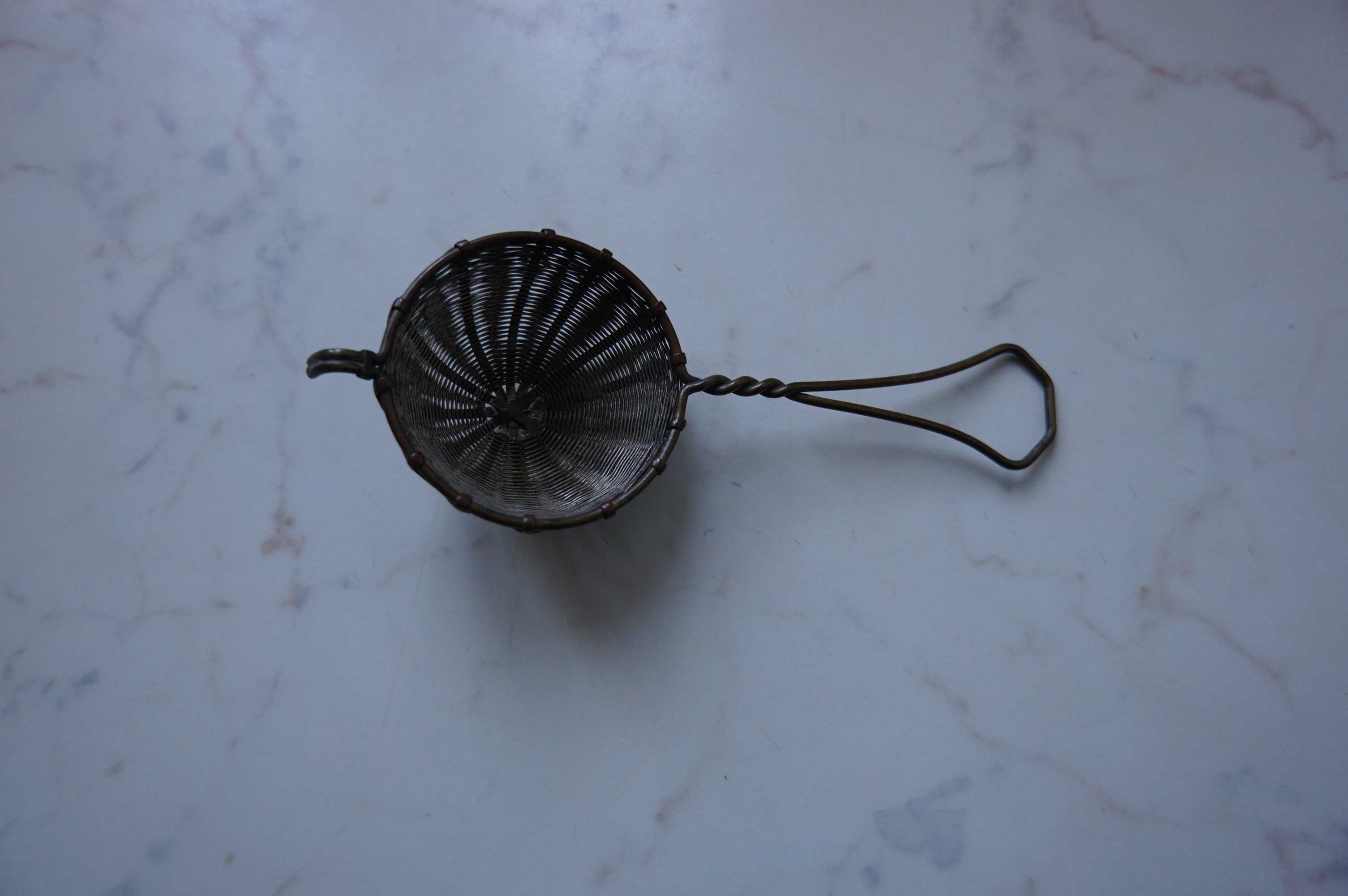 Koszyczek do parzenia herbaty lata 30 XX wieku art deco mosiądz srebr