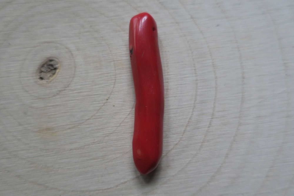 Wisiorek czerwony koral 6,8 cm