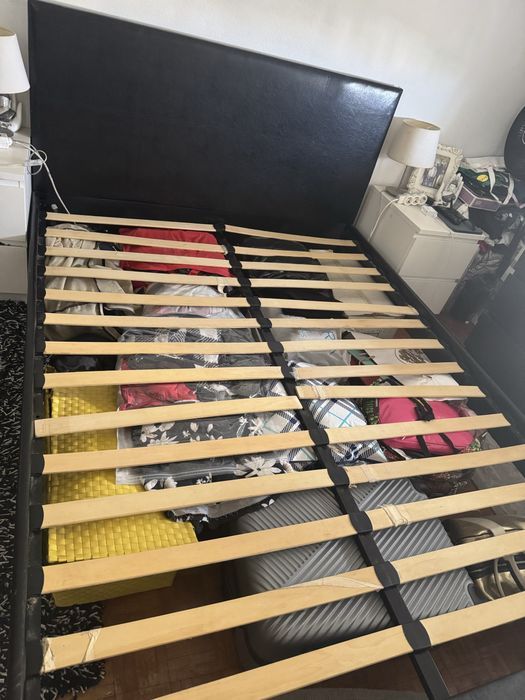Cama de casal preta