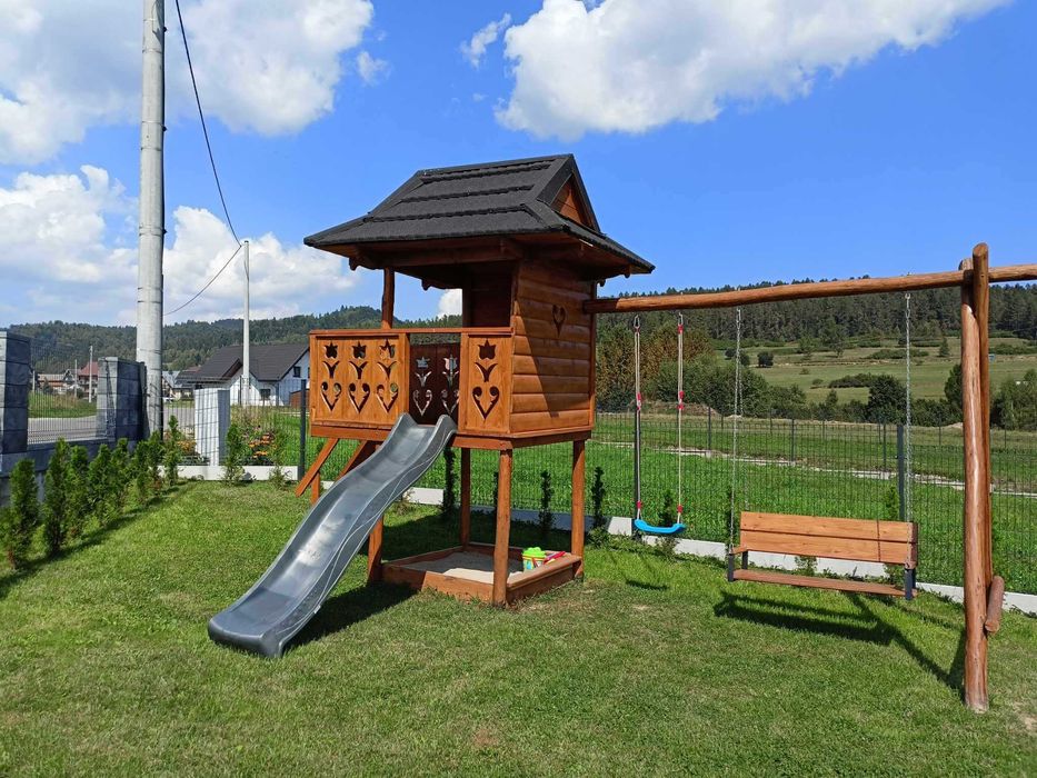Domki u Seseta Kluszkowce na Podhalu z widokiem na Tatry i jezioro