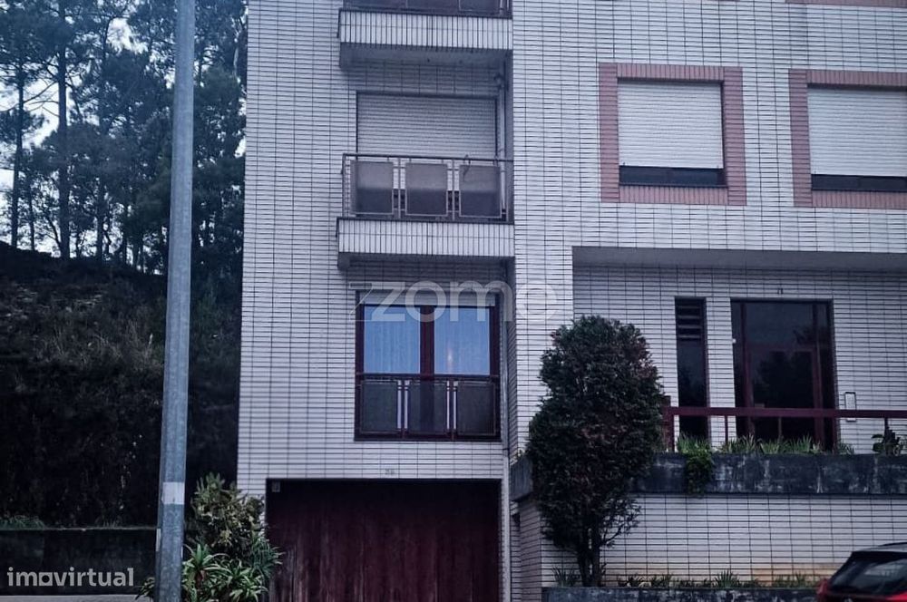 Garagem, Fânzeres e São Pedro da Cova, Praceta António Pedro